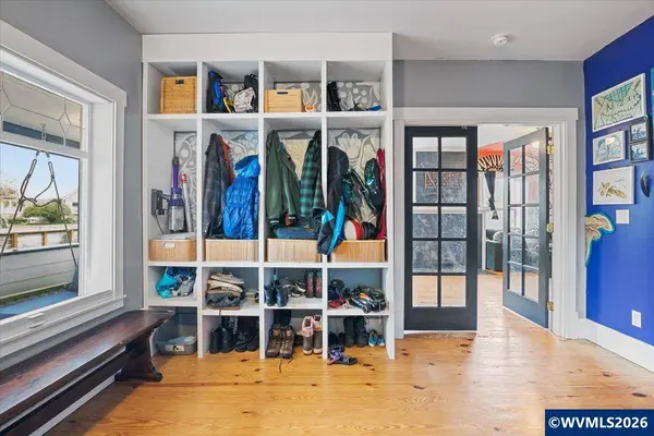 111 3RD St, Independence, OR 97351-2035