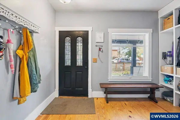 111 3RD St, Independence, OR 97351-2035