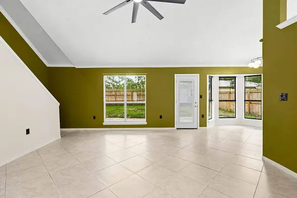 1055 Emerald LN, Fort Walton Beach, FL 32547