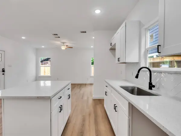 8102 Crestview DR, Houston, TX 77028