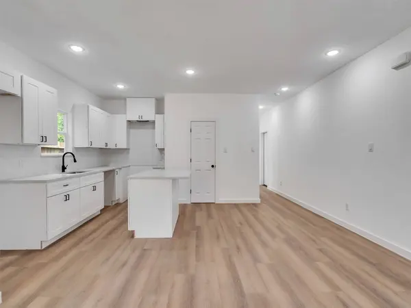 8102 Crestview DR, Houston, TX 77028