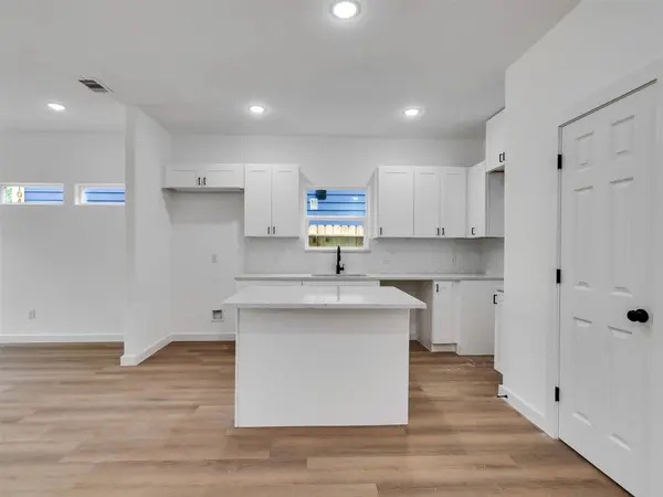 8102 Crestview UNIT B, Houston, TX 77028