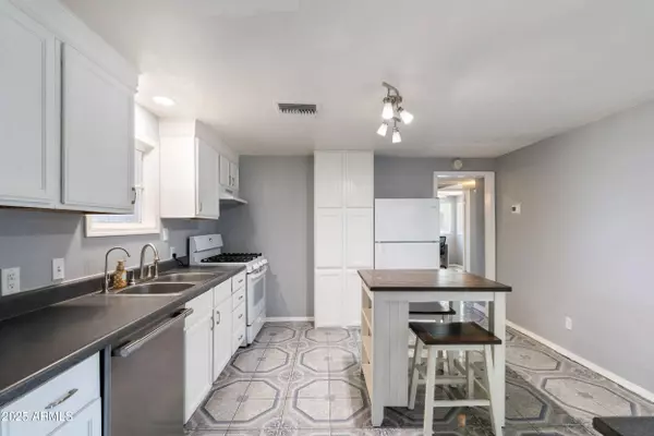 113 N MILLER Street, Mesa, AZ 85203