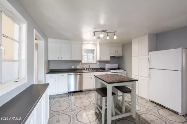 113 N MILLER Street, Mesa, AZ 85203