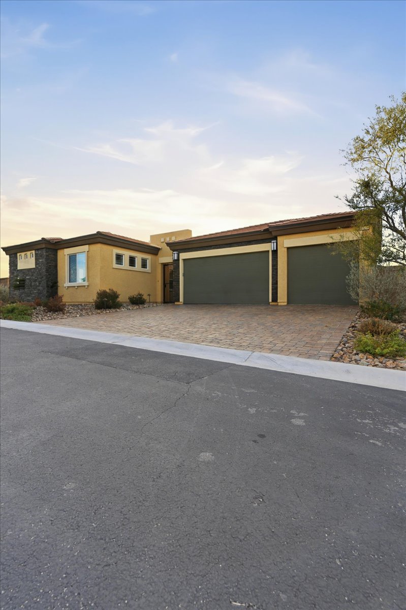 Henderson area kitchen and living space