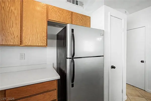 1825 Wild Jan DR, Las Vegas, NV 89106