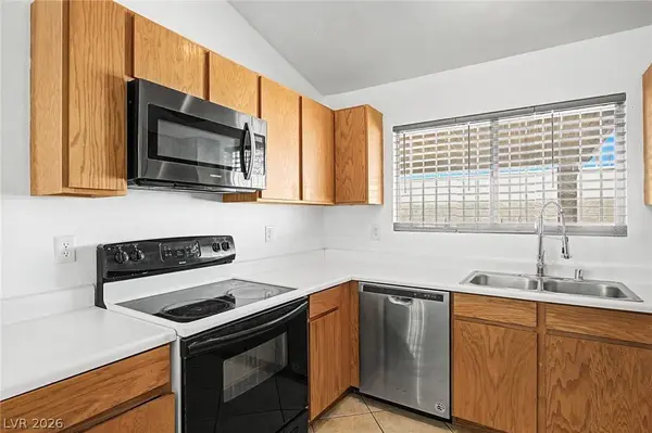 1825 Wild Jan DR, Las Vegas, NV 89106