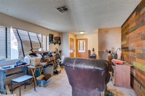 868 Shrubbery LN, Las Vegas, NV 89110