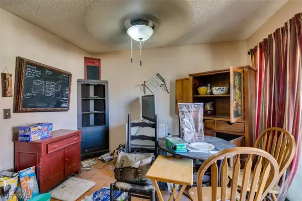 868 Shrubbery LN, Las Vegas, NV 89110