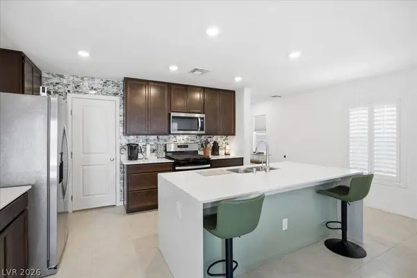 8724 Crestwood Hills ST, Las Vegas, NV 89113