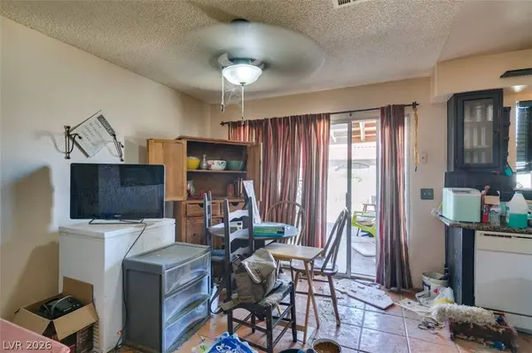 868 Shrubbery LN, Las Vegas, NV 89110