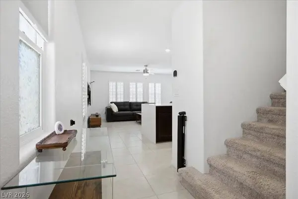8724 Crestwood Hills ST, Las Vegas, NV 89113