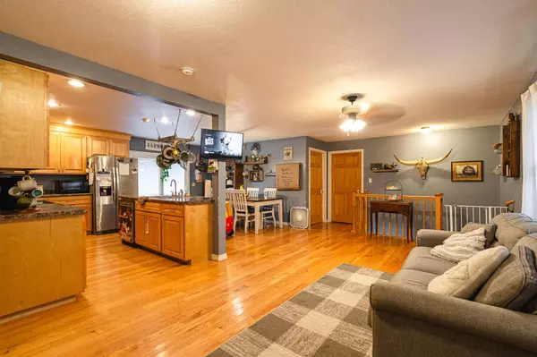 9888 County Road 8490, West Plains, MO 65775