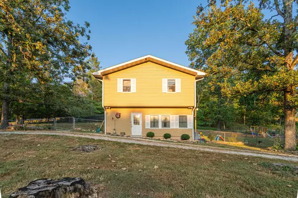 9888 County Road 8490, West Plains, MO 65775