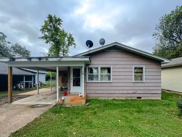 1050 W 7th ST, West Plains, MO 65775