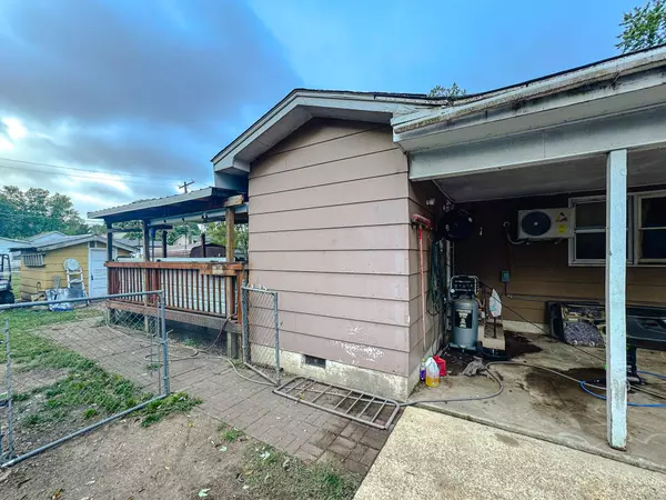 1050 W 7th ST, West Plains, MO 65775