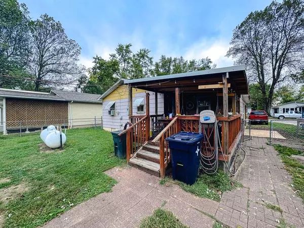 1050 W 7th ST, West Plains, MO 65775