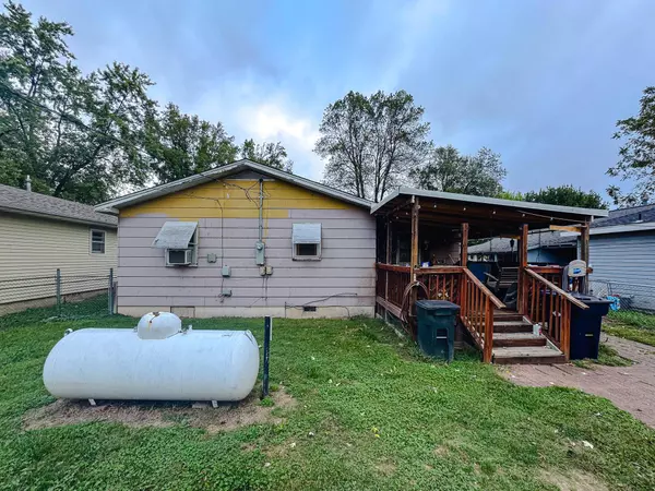 1050 W 7th ST, West Plains, MO 65775