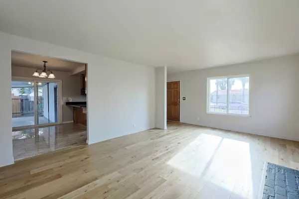 820 Daisy St, Escondido, CA 92027