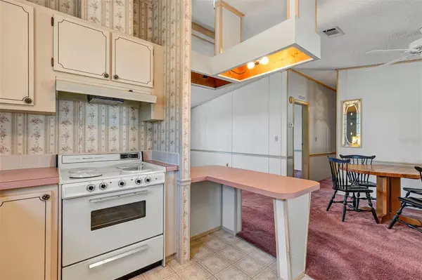 1404 PLANTATION DR, Lady Lake, FL 32159