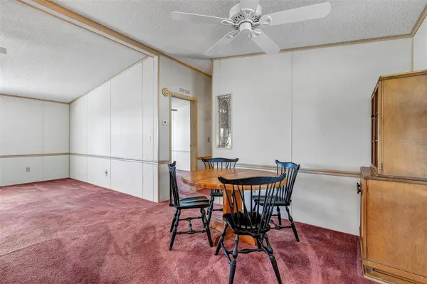 1404 PLANTATION DR, Lady Lake, FL 32159