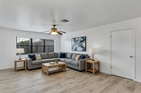1402 CRYSTAL CT, Tavares, FL 32778