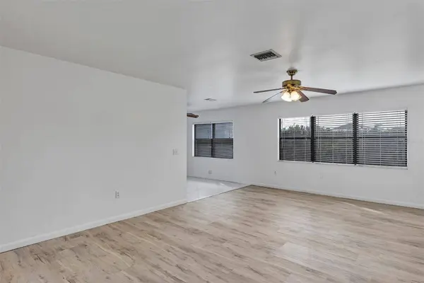 1402 CRYSTAL CT, Tavares, FL 32778