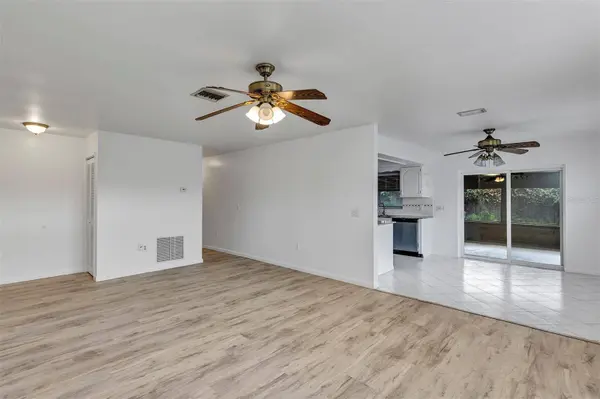 1402 CRYSTAL CT, Tavares, FL 32778