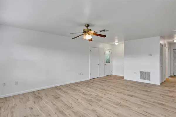 1402 CRYSTAL CT, Tavares, FL 32778
