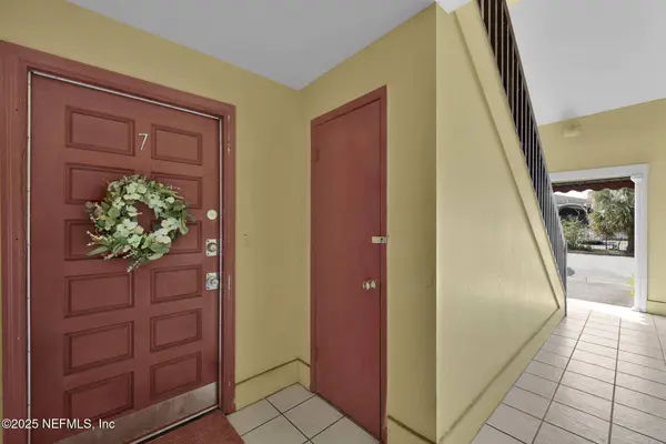 6619 LA MIRADA DR W #7, Jacksonville, FL 32217