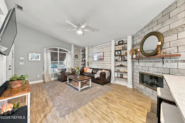 660 MAIN ST, Atlantic Beach, FL 32233