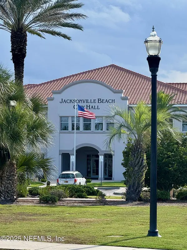 628 LOWER 8TH AVE S, Jacksonville Beach, FL 32250