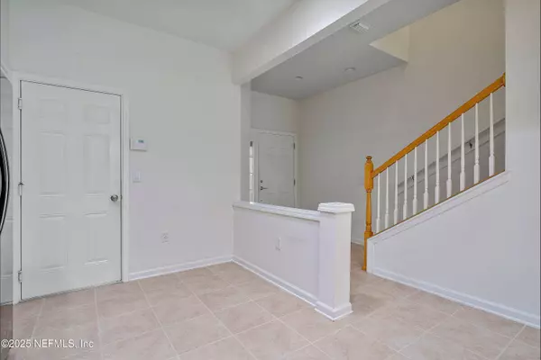 7073 ROUNDLEAF DR, Jacksonville, FL 32258