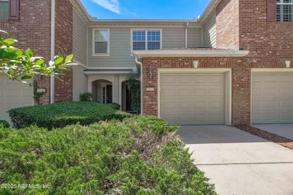 7073 ROUNDLEAF DR, Jacksonville, FL 32258