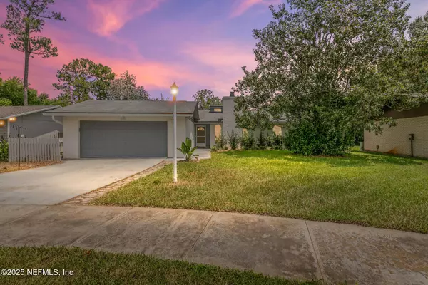 11539 LAKE RIDE DR, Jacksonville, FL 32223