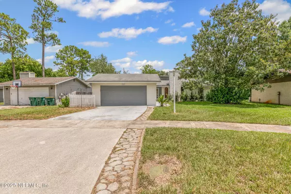 11539 LAKE RIDE DR, Jacksonville, FL 32223