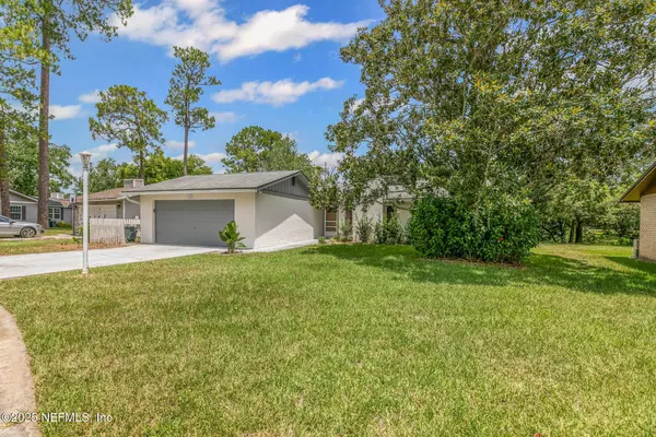 11539 LAKE RIDE DR, Jacksonville, FL 32223
