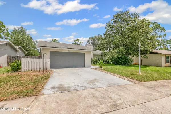 11539 LAKE RIDE DR, Jacksonville, FL 32223