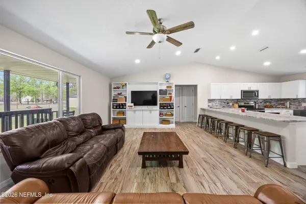 2030 WAYFARE LN, Middleburg, FL 32068