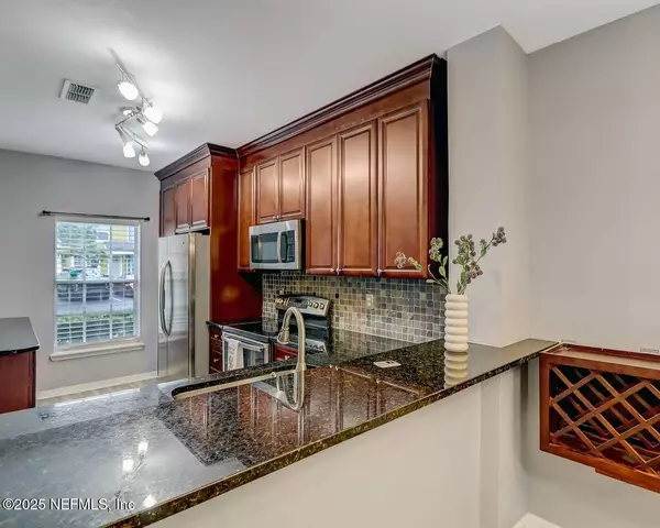 12311 KENSINGTON LAKES DR #1004, Jacksonville, FL 32246