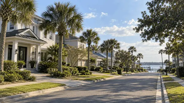 feature image of Best Northeast Florida Neighborhoods for Relocating Professionals