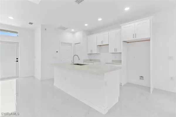 3507 41st ST SW, Lehigh Acres, FL 33976