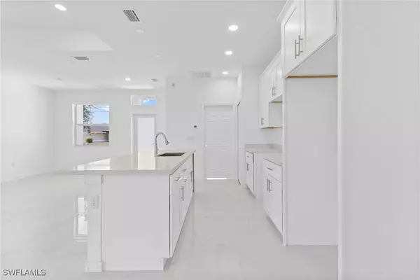 3507 41st ST SW, Lehigh Acres, FL 33976