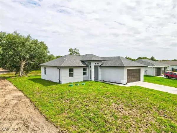 2605 Darlene PL, Lehigh Acres, FL 33971