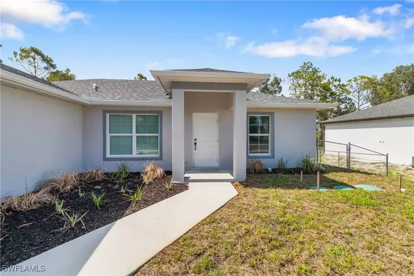 2712 43RD ST SW, Lehigh Acres, FL 33976