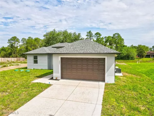 2605 Darlene PL, Lehigh Acres, FL 33971