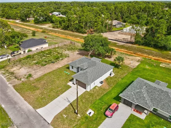 2605 Darlene PL, Lehigh Acres, FL 33971