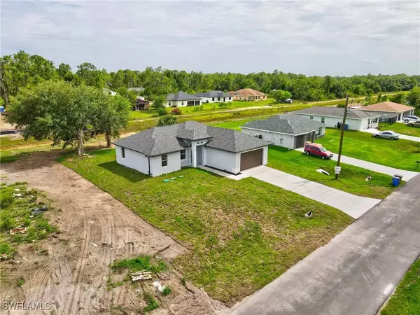 2605 Darlene PL, Lehigh Acres, FL 33971