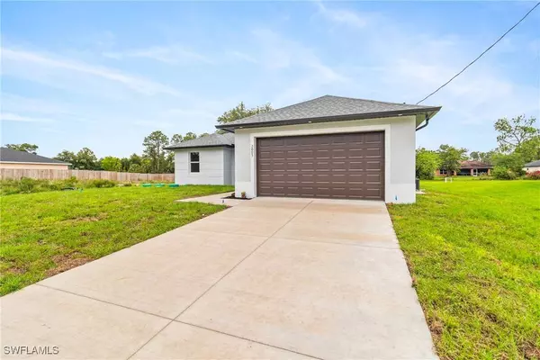 2605 Darlene PL, Lehigh Acres, FL 33971