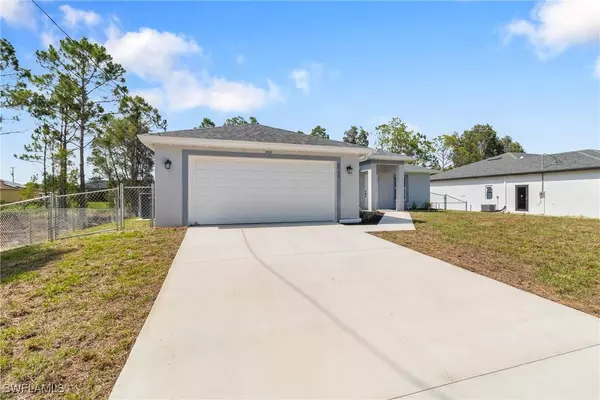 2712 43RD ST SW, Lehigh Acres, FL 33976